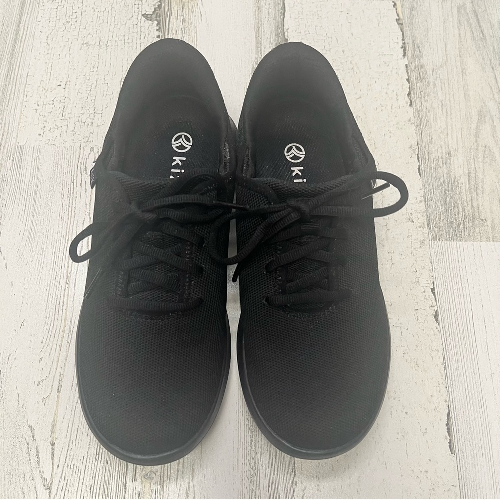 Kizik Madrid Eco Knit SlipOn LaceUp Black Comfort Sneakers - Picture 2 of 10